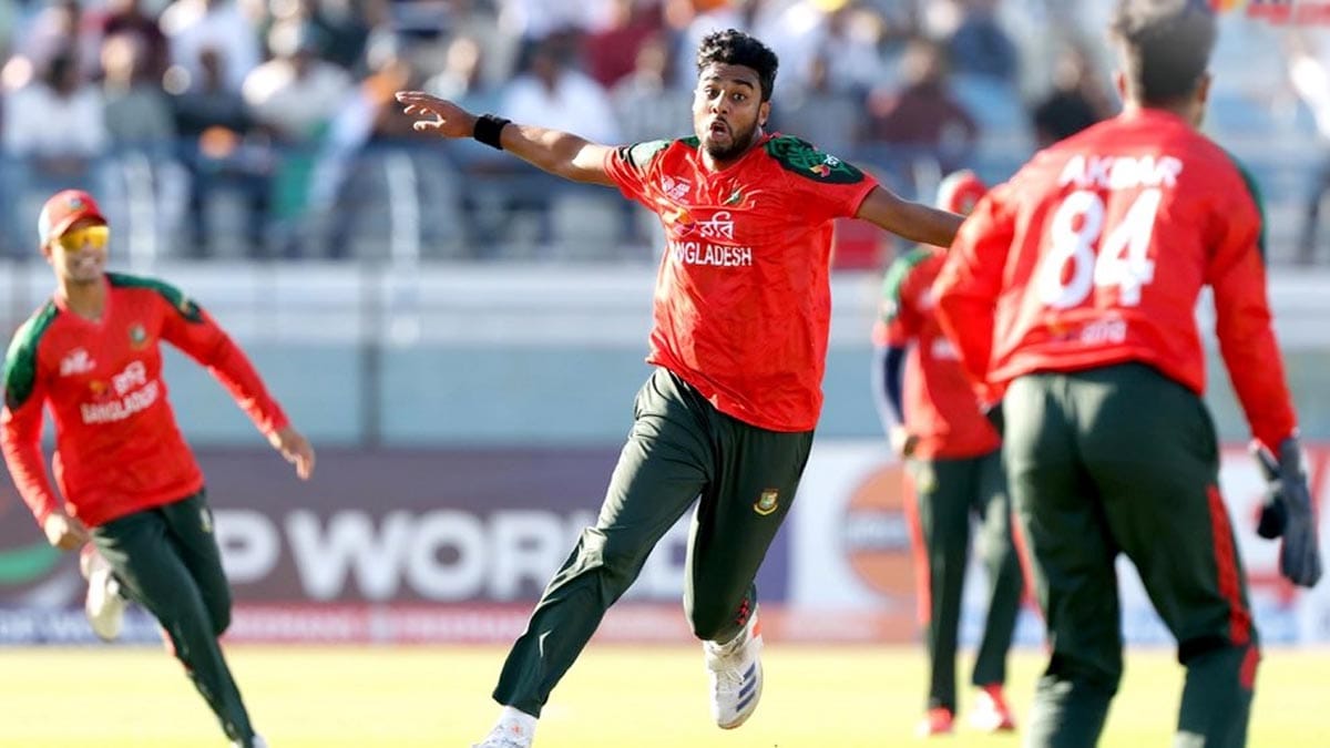 অলরাউন্ডার আব্দুল গাফফার সাকলাইন।