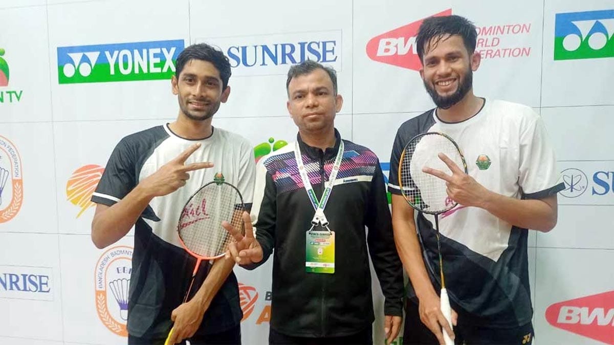 বাংলাদেশের ব্যাডমিন্টন তারকা রিয়াদুল ও তনয়