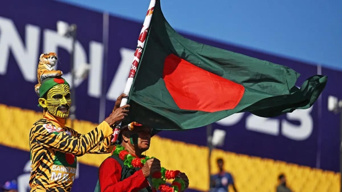 Bangladesh Cricket Fan waving national flag Cricfoot24