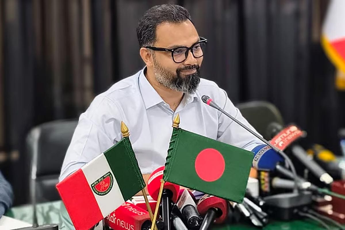 সংবাদ সম্মেলনে সরকারের নতুন ক্রীড়া নীতি ঘোষণা করছেন প্রতিমন্ত্রী আমিনুল হক।