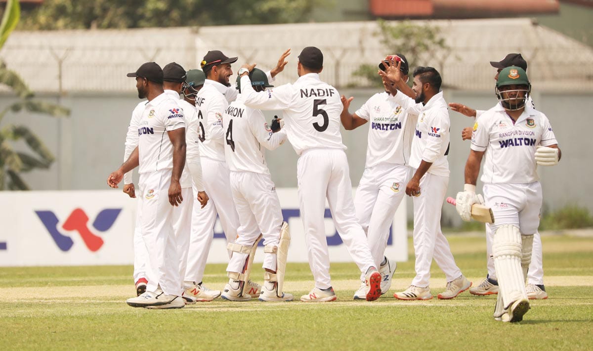 বাংলাদেশ ক্রিকেট লিগের (বিসিএল) ম্যাচের একটি মুহুর্ত।