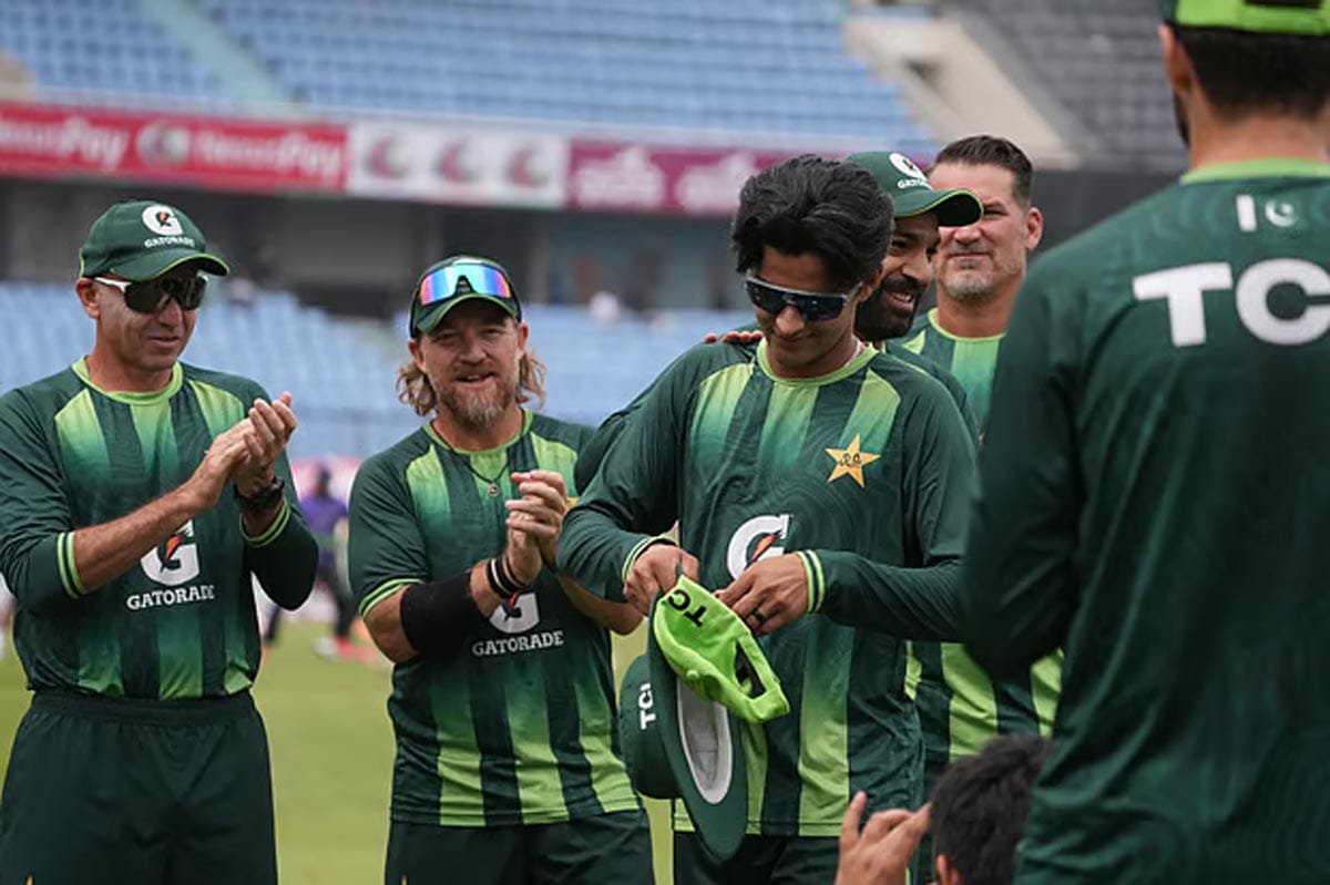 পাকিস্তান দলে ক্রিকেটার নির্বাচন নিয়ে আফ্রিদির প্রশ্ন।