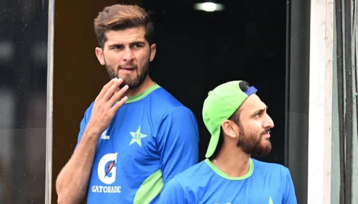 পাকিস্তান অধিনায়ক শাহীন শাহ আফ্রিদি ও সালমান আলী আগা।