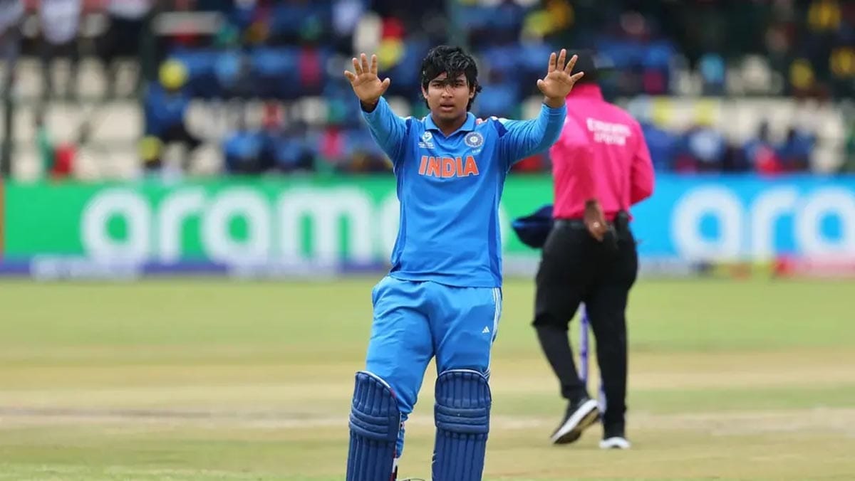 অনূর্ধ্ব-১৯ বিশ্বকাপে ইংল্যান্ডের বিপক্ষে সেঞ্চুরি উদযাপনের পর সূর্যবংশীর উল্লাস।