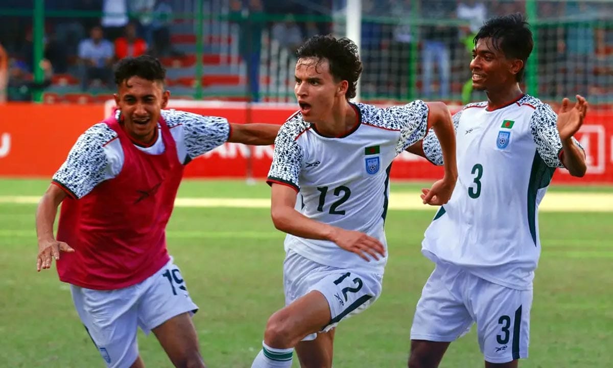 রোনান সুলিভানের জোড়া গোলে সাফে পাকিস্তানকে হারালো বাংলাদেশ।
