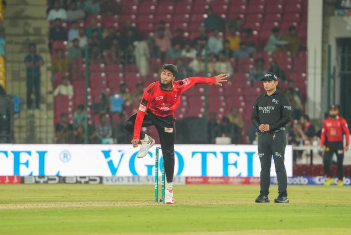 পিএসএলে রিশাদ হোসেনের বোলিং অ্যাকশন।