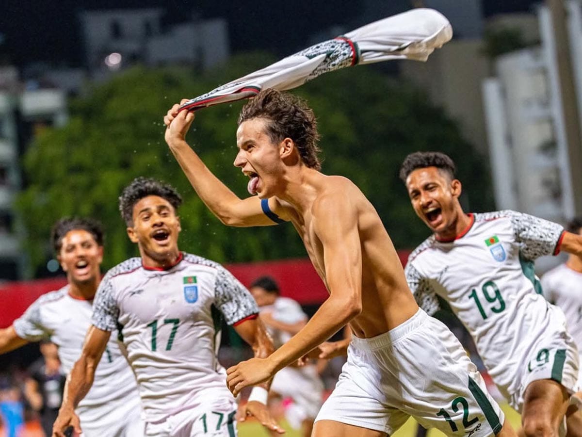 টাইব্রেকারে রোনান সুলিভানের ঐতিহাসিক ‘পানেনকা’ শট নেওয়ার পর উল্লাস।