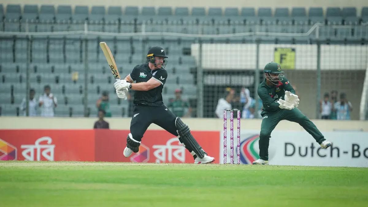 বাংলাদেশের বিপক্ষে ব্যাটিং করছেন নিউজিল্যান্ডের হেনরি নিকোলস।