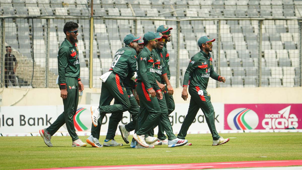 নিউজিল্যান্ডের উইকেট নিয়ে বাংলাদেশের উল্লাস।
