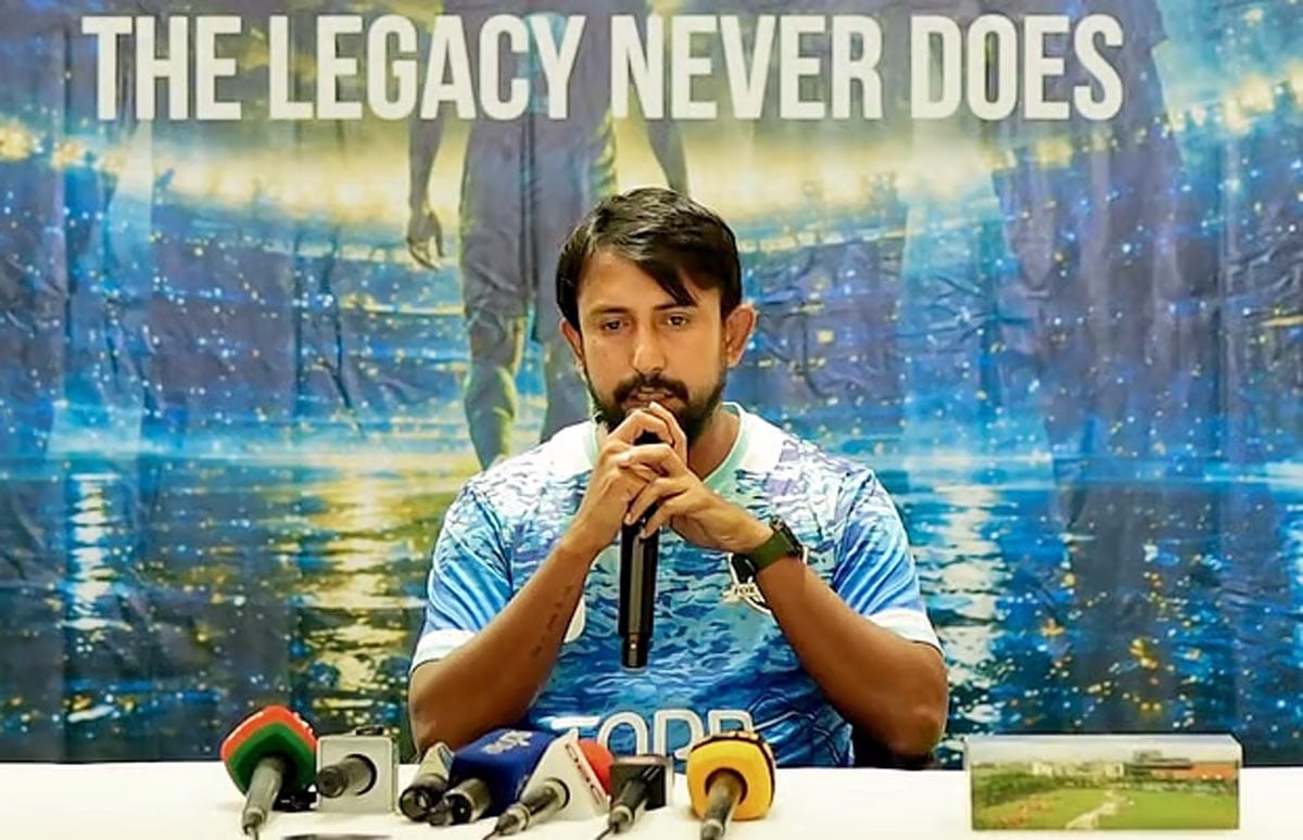 সংবাদ সম্মেলনে কথা বলছেন মামুনুল ইসলাম।