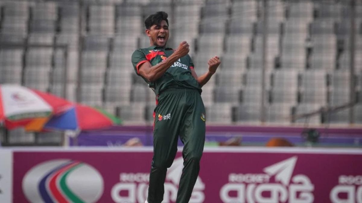 উইকেট পেয়ে নাহিদ রানার উল্লাস।