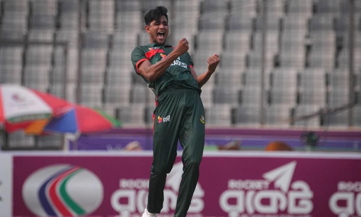 নাহিদ রানার উইকেট পাওয়ার উল্লাস।