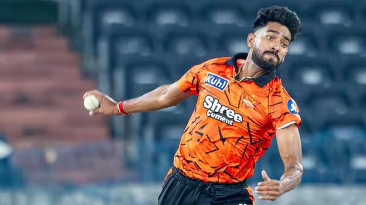 আইপিএল অভিষেকে প্রফুল হিঞ্জের বোলিং অ্যাকশন।