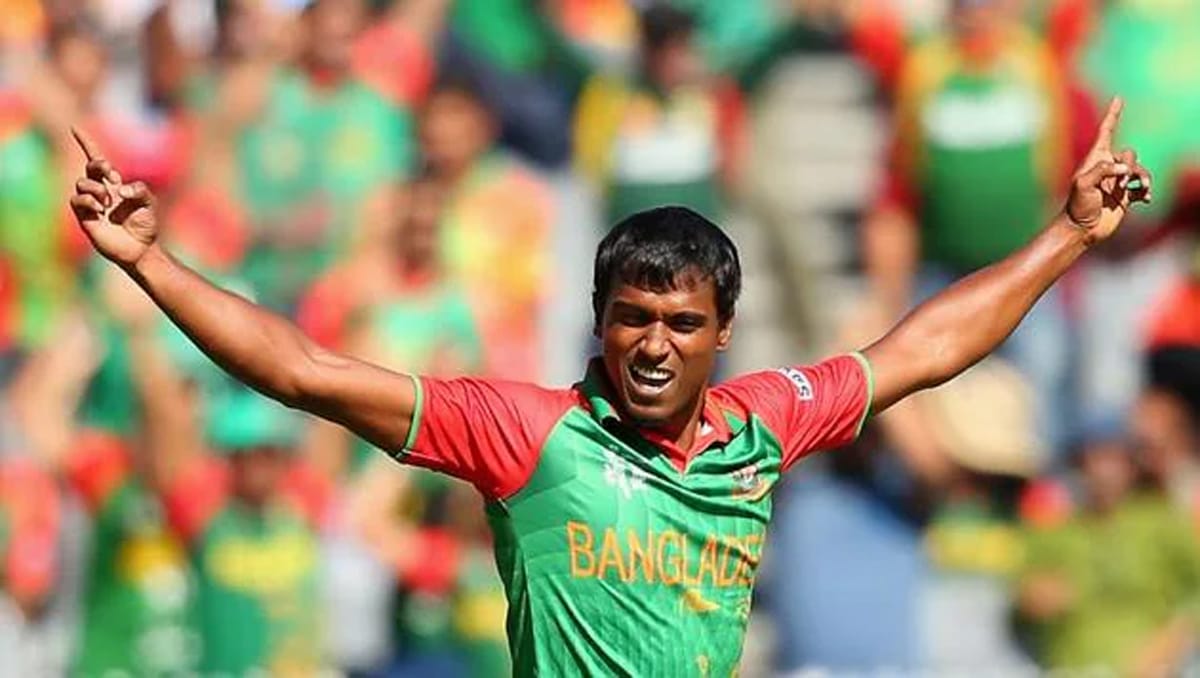 জাতীয় দলের জার্সিতে রুবেল হোসেনের আগ্রাসী উদযাপনের ছবি।
