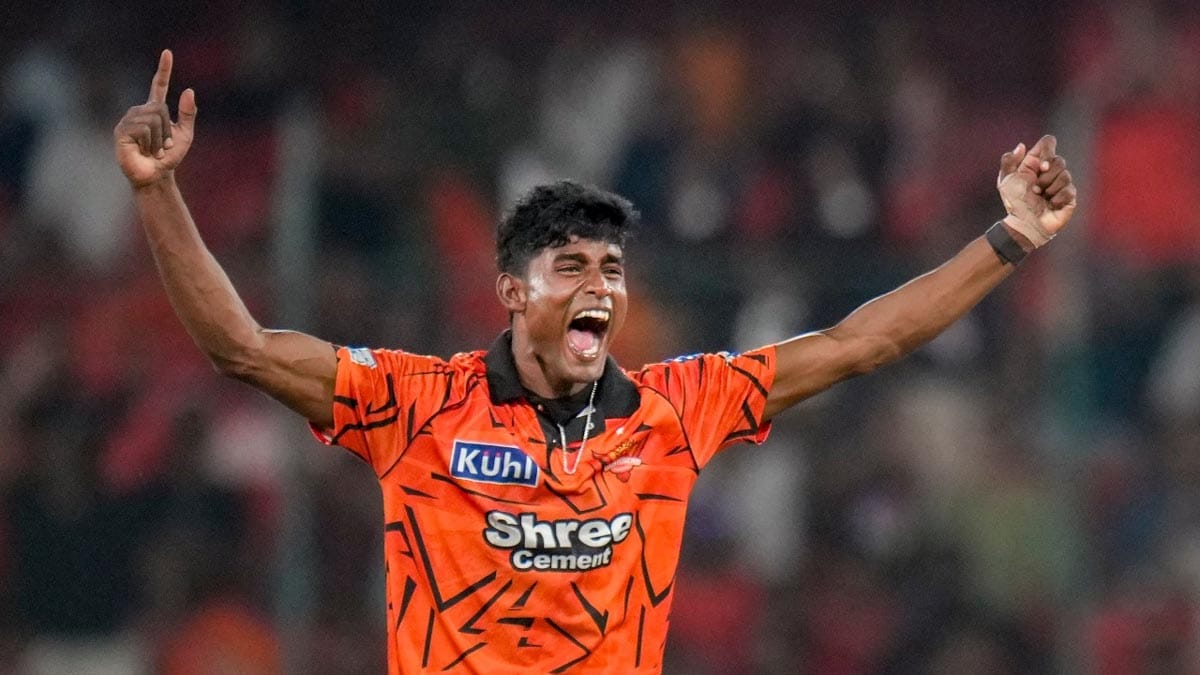 রাজস্থানের বিপক্ষে উইকেটের পর আগ্রাসী ভঙ্গিতে উল্লাস করছেন সাকিব হুসেইন।