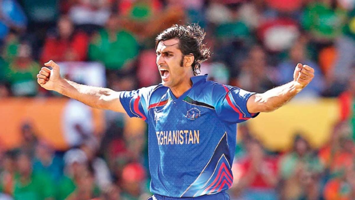 আফগানিস্তানের হয়ে বোলিং করছেন শাপুর জাদরান।