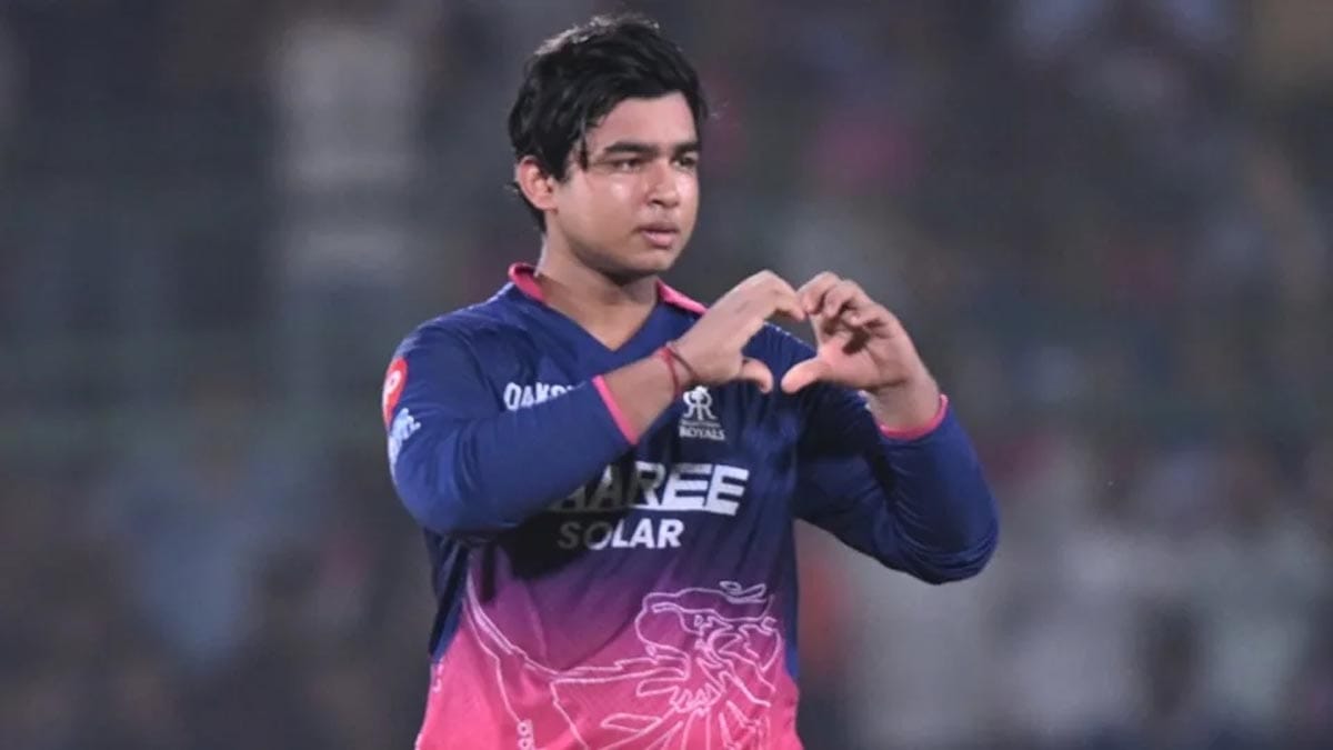 রাজস্থান রয়্যালসের জার্সিতে সেঞ্চুরি উদযাপনে বৈভব সূর্যবংশী।