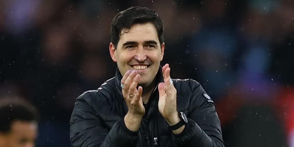 Bournemouth manager Andoni Iraola looks on during Premier League match.
