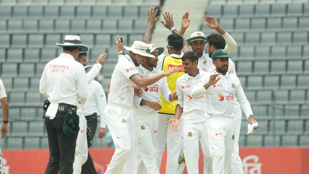 Bangladesh players celebrating after taking the final Pakistan wicket in Sylhet Test.