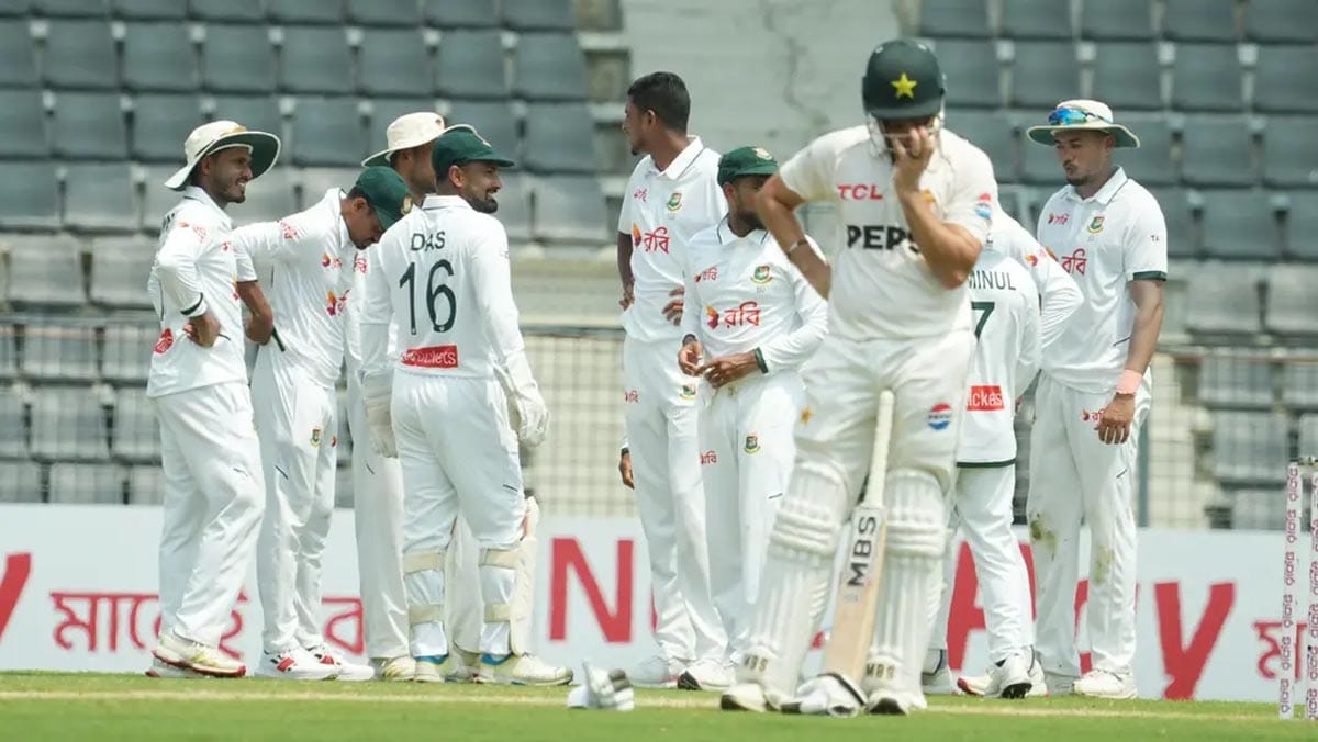 Bangladesh cricket team celebrating first innings lead.