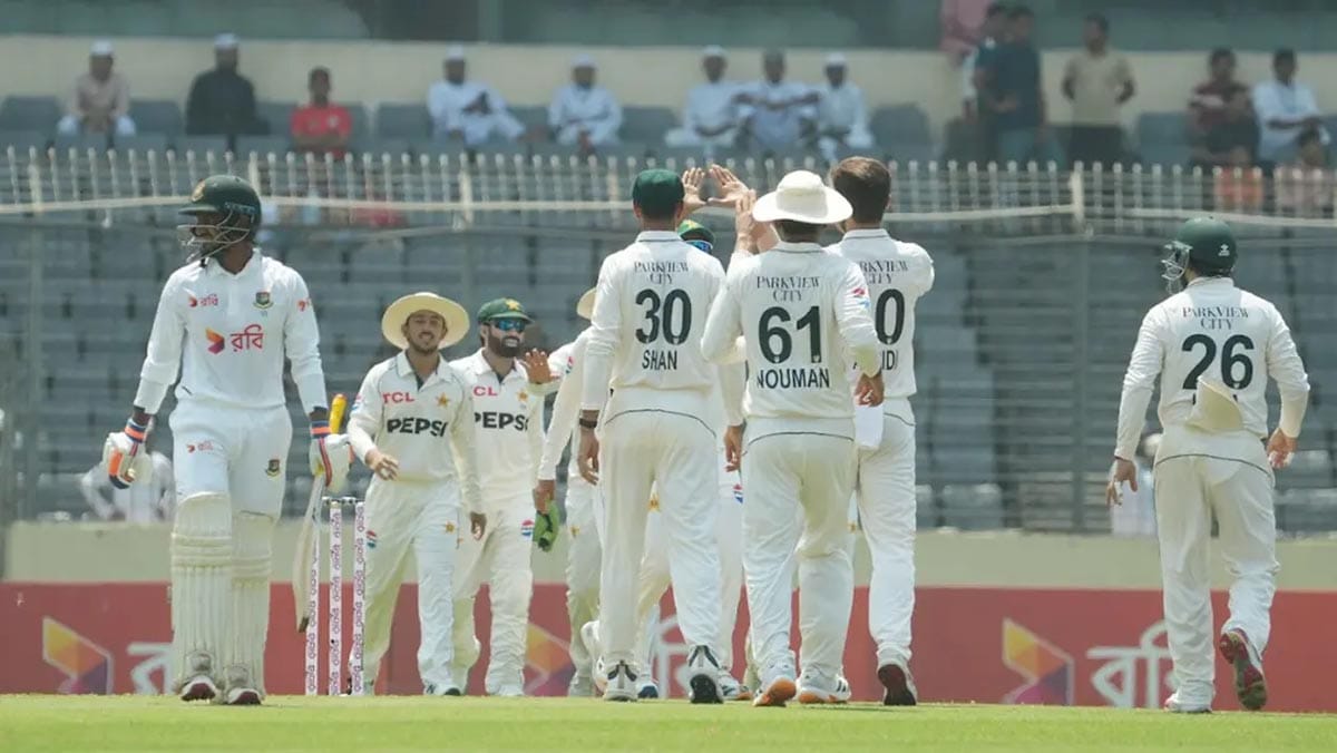 পাকিস্তানের বিপক্ষে আউট হয়ে ফিরে যাচ্ছেন মাহমুদুল হাসান জয়।