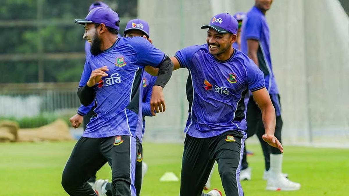 সিলেট টেস্ট শুরু হওয়ার আগে অনুশীলনে মুশফিক ও শান্ত।