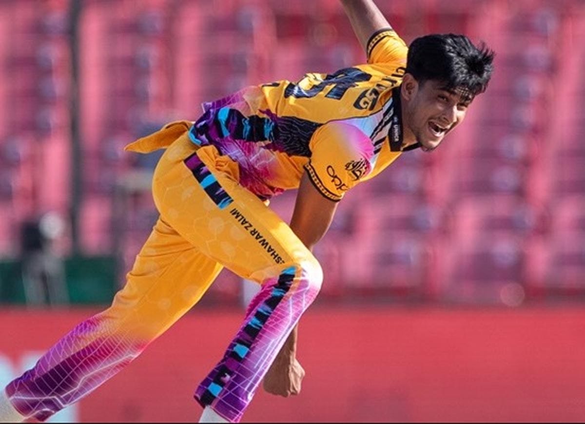 পিএসএল ফাইনালে পেশোয়ার জালমির হয়ে দুর্দান্ত বোলিং করেছেন নাহিদ রানা।