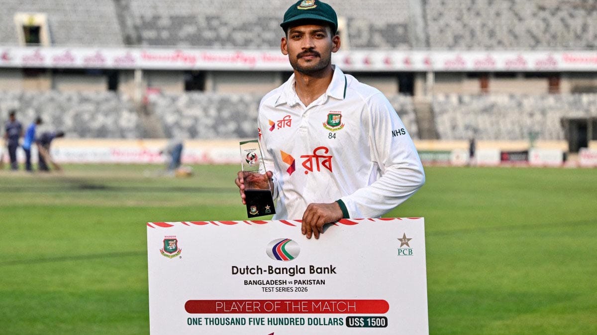 পাকিস্তানের বিপক্ষে মিরপুর টেস্টে সেঞ্চুরি করেন নাজমুল হোসেন শান্ত।