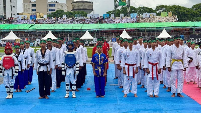 নতুন কুঁড়ি স্পোর্টসে অংশগ্রহণকারীরা সিলেট জেলা স্টেডিয়ামে।