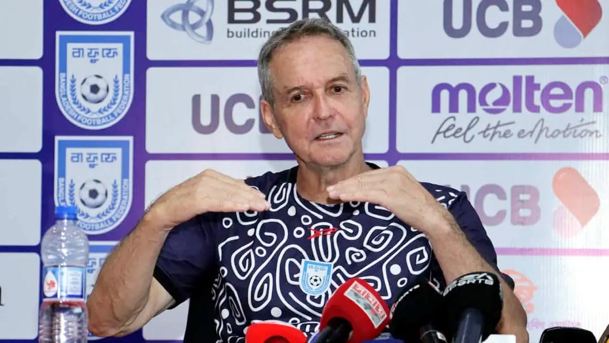Bangladesh head coach Thomas Dooley speaking on the press conference.