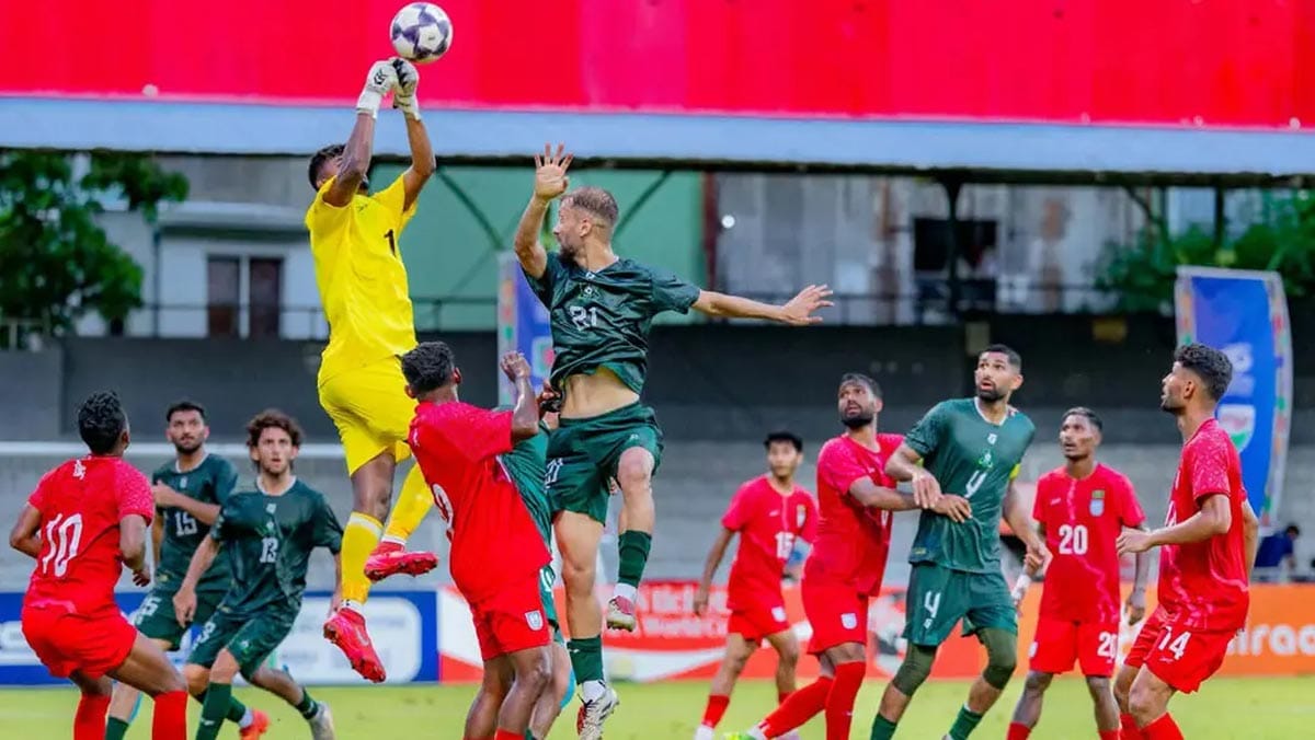 Bangladesh goalkeeper Mehdi Hasan Srabon making a brilliant save against Pakistan.