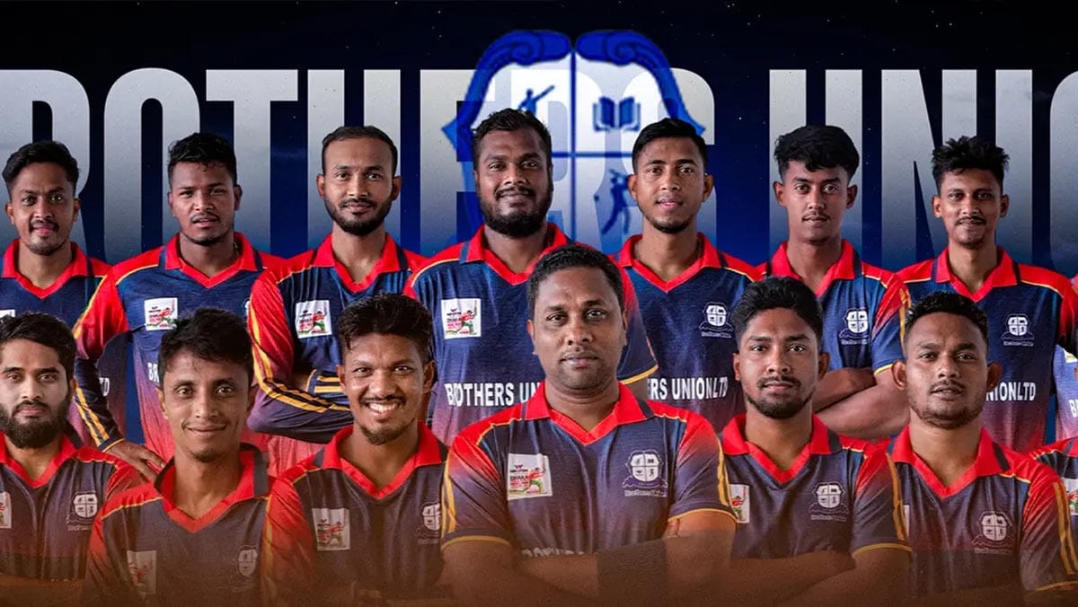 Players of the Brothers Union are smiling in a group photo in DPL.